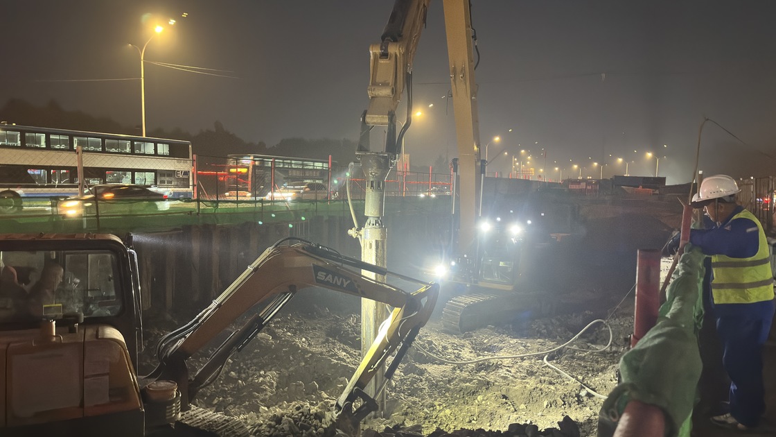 Hydraulic Vibroflot with 220 kN Centrifugal Force 20 m³/min Air Compressor and 500-800 mm Diameter for High Compaction Efficiency