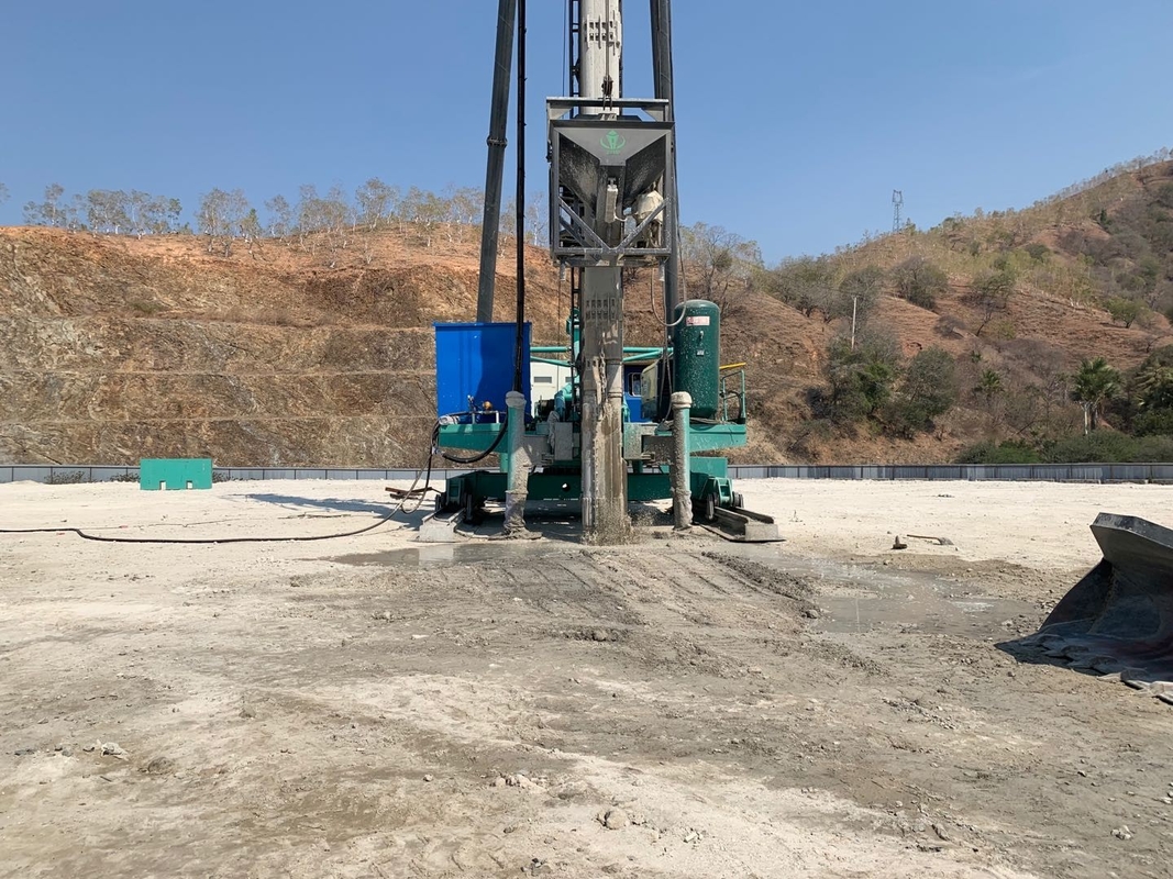 Nguồn cấp dữ liệu dưới cùng Thiết bị Vibroflot Loại khung cọc đi bộ để cải tạo đất mềm bằng đất sét bùn